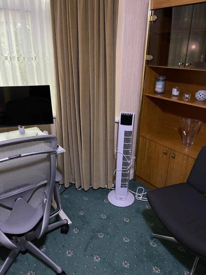 Room Canvey Island Bagian luar foto