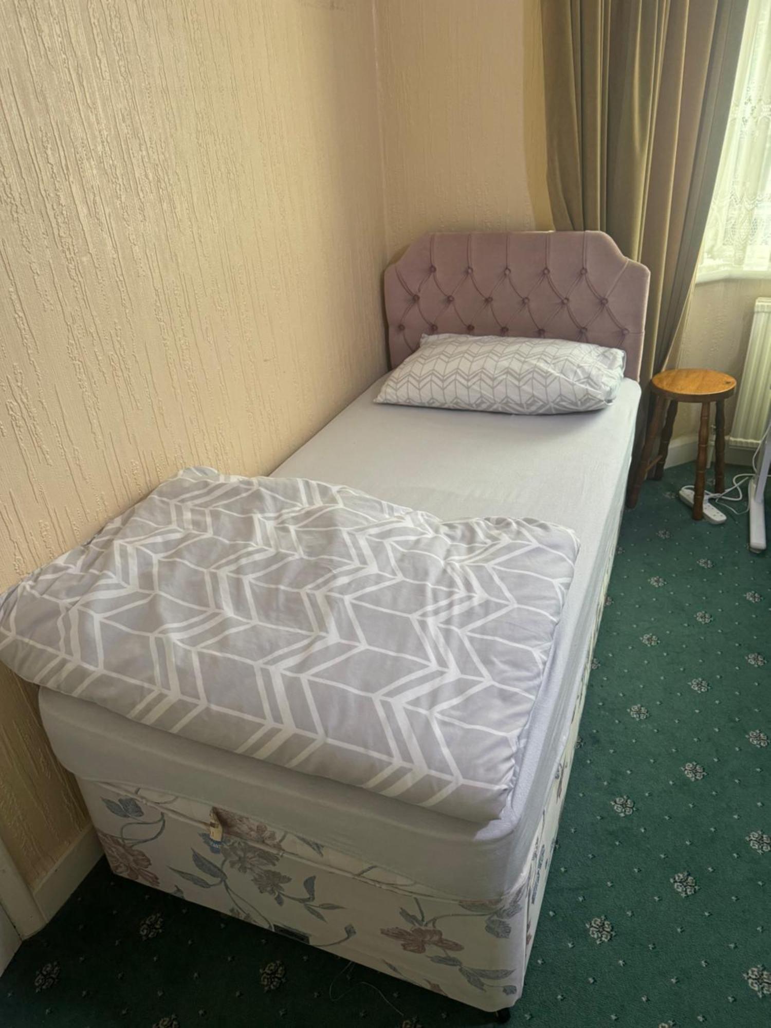 Room Canvey Island Bagian luar foto